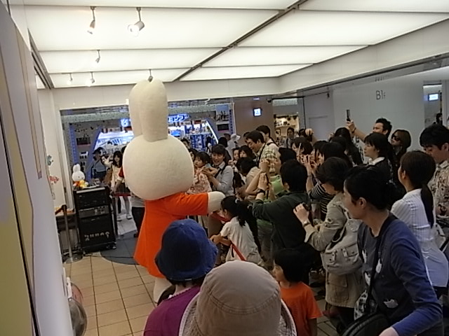 東京駅でのミッフィー