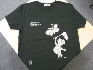 「PAPERBACK」シリーズのＴシャツ、発売中です。