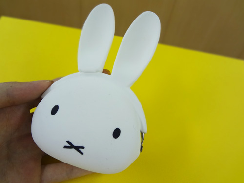 おみみを　ぱかっと