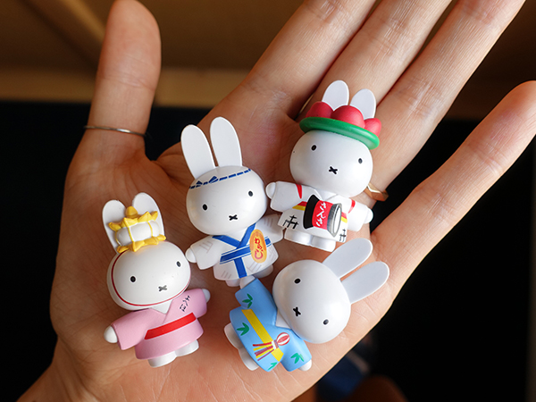 手をつなごうフィギュア 