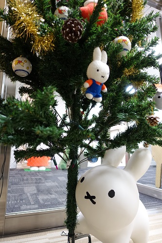 クリスマスツリーとボンボン