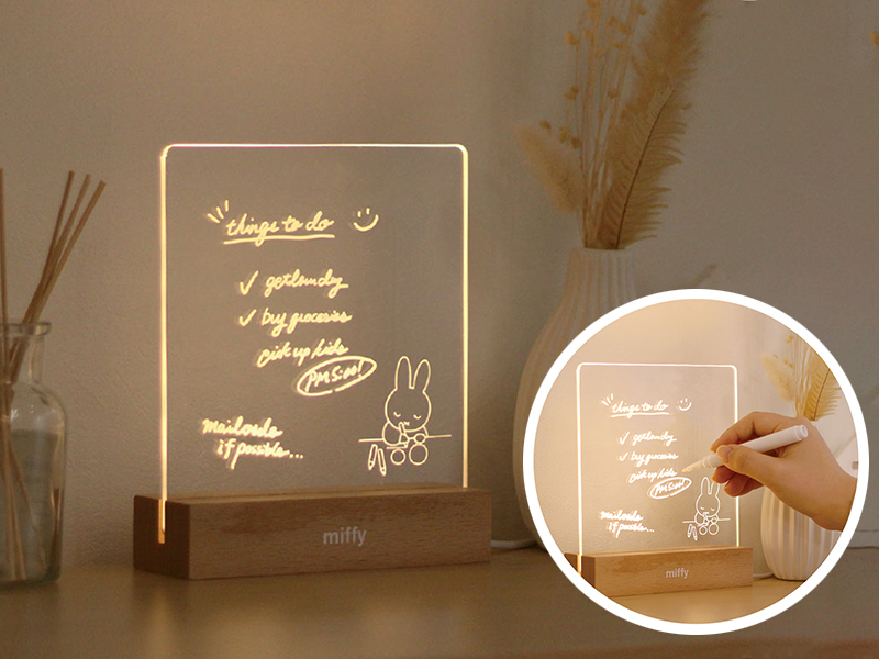 「LED ライティングメッセージボード」（ティーズファクトリー）プレゼント