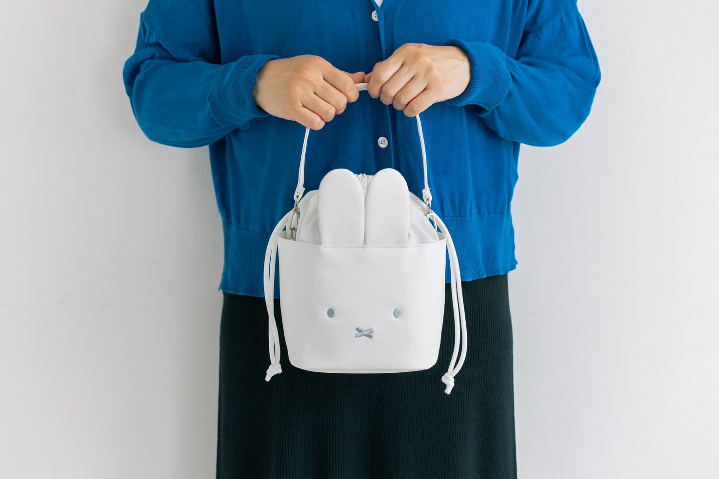 宝島社より「miffy 自立するフェイス巾着ポーチBOOK」発売
