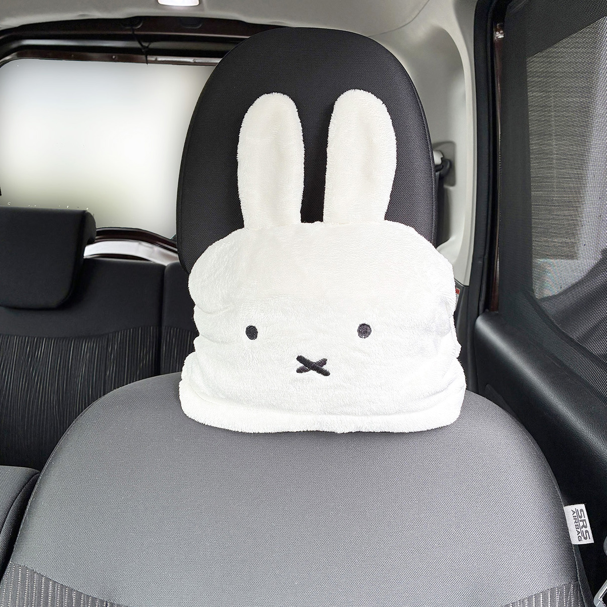 ブランケットになるヘッドレストクッション（ニコット）