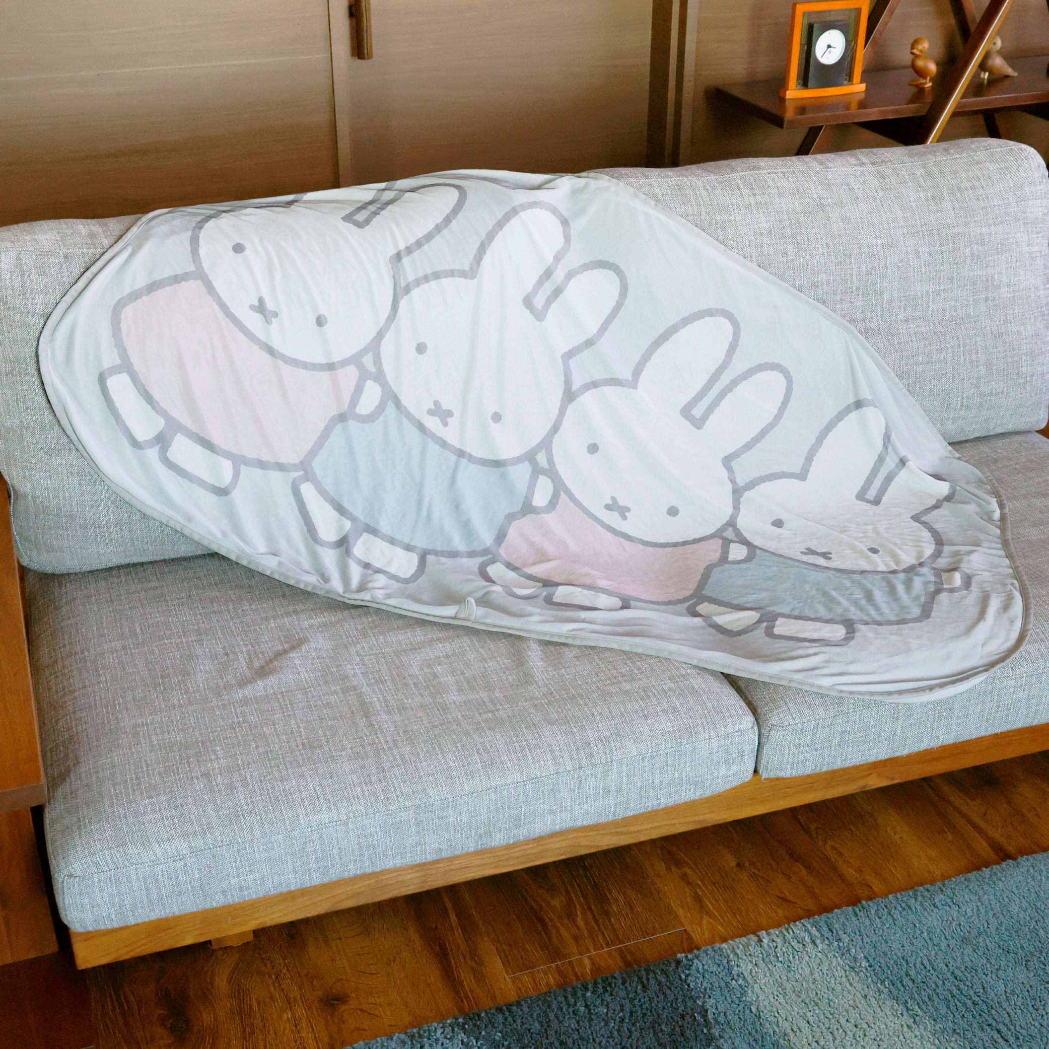 丸眞　冷感ダイカットブランケット　ミッフィー