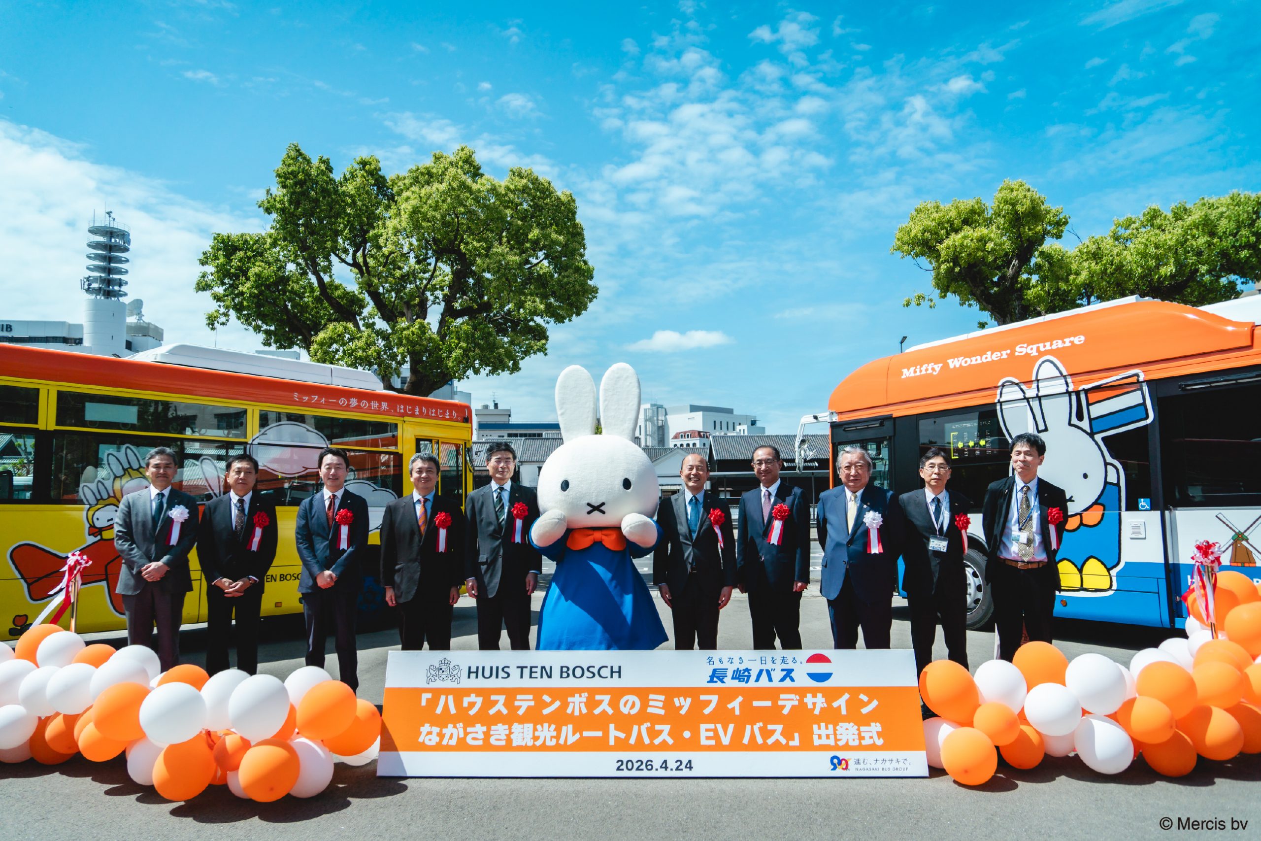ハウステンボスオリジナルデザインのミッフィーバスが長崎市を巡行